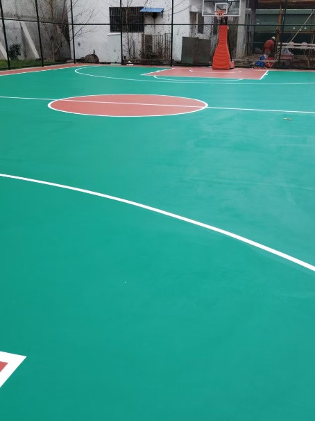 坡头镇 球场长期使用易出现地面开裂
